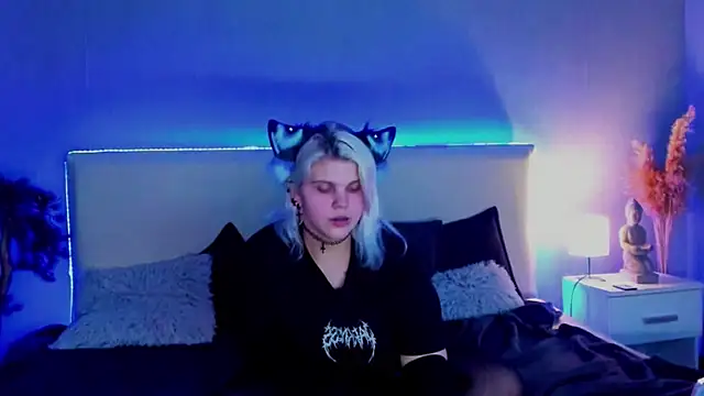 Snapshot of JoannLowe chatting on March 2025 12:19:02 AM JoannLowe online show from March 2025 12:19:02 AM