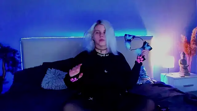 Snapshot of JoannLowe chatting on March 2025 08:32:02 PM JoannLowe online show from March 2025 08:32:02 PM