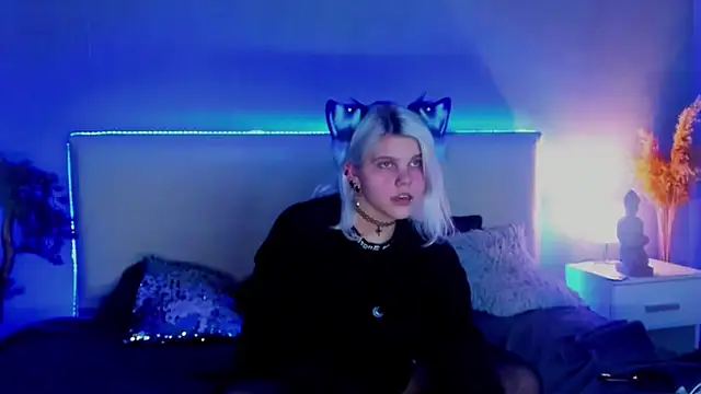 Snapshot of JoannLowe chatting on March 2025 11:56:02 PM JoannLowe online show from March 2025 11:56:02 PM