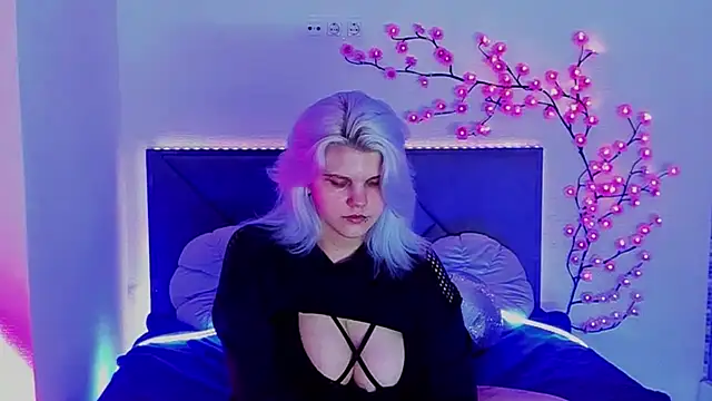 JoannLowe online show from May 2026 07:22:02 PM
