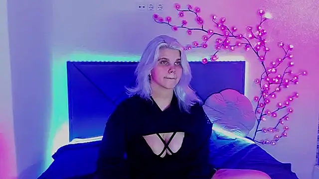 JoannLowe online show from June 2026 12:32:02 AM