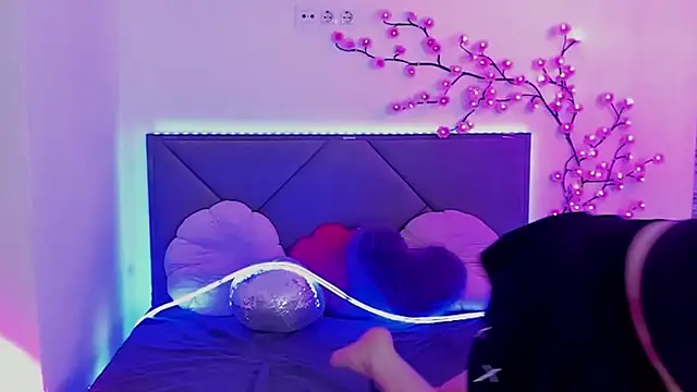 JoannLowe online show from June 2026 07:34:01 PM