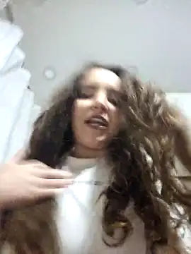 LineaDemie online show from October 2025 06:21:01 PM