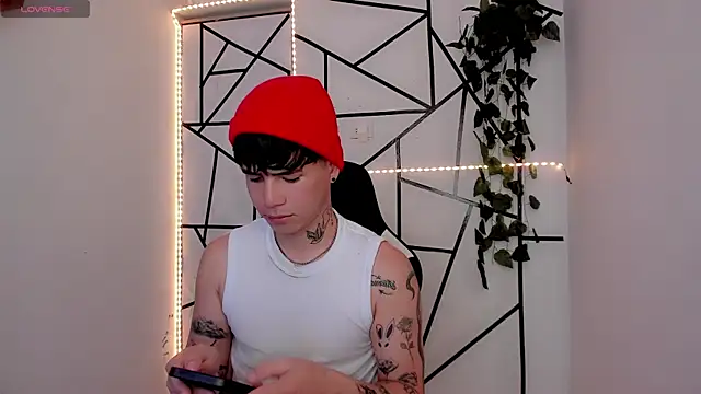 Snapshot of Tayson_Rivers chatting on May 2026 04:02:01 PM Tayson Rivers online show from May 2026 04:02:01 PM