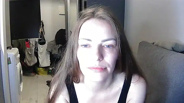 AnnaDiamond1 online show from July 2026 02:42:01 AM