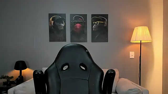 Snapshot of ApoloMakris chatting on November 2025 08:19:01 PM ApoloMakris online show from November 2025 08:19:01 PM