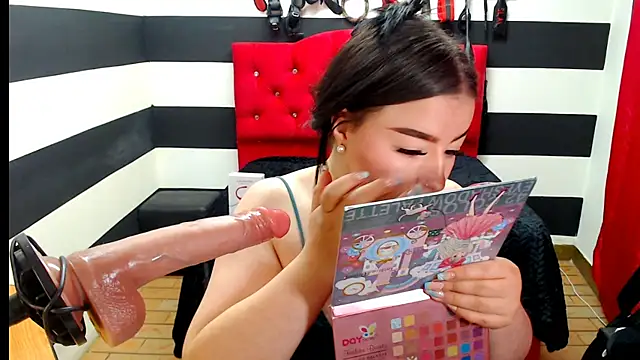 Snapshot of Marian_Ran chatting on December 2024 06:23:01 AM Marian Ran online show from December 2024 06:23:01 AM