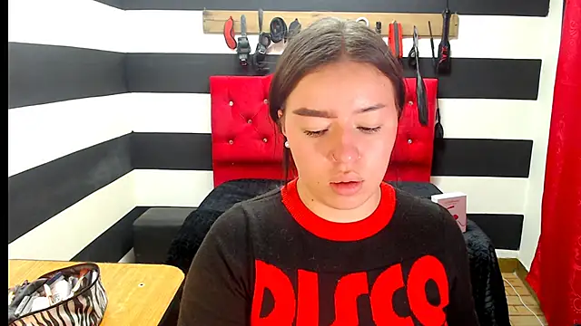 Snapshot of Marian_Ran chatting on December 2024 02:09:01 AM Marian Ran online show from December 2024 02:09:01 AM