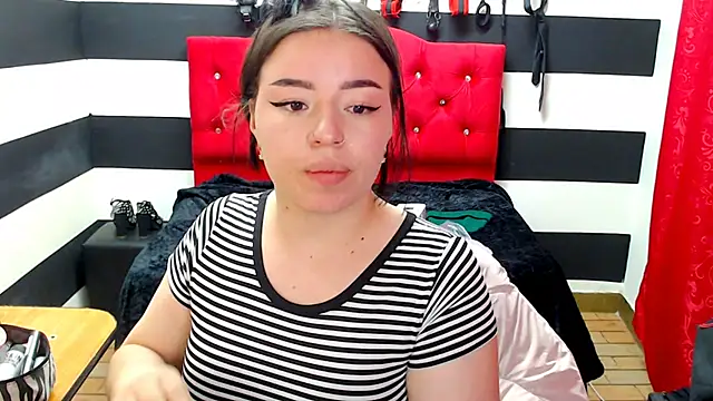 Snapshot of Marian_Ran chatting on January 2025 05:11:01 AM Marian Ran online show from January 2025 05:11:01 AM