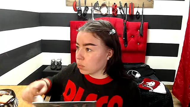 Snapshot of Marian_Ran chatting on February 2025 04:00:02 AM Marian Ran online show from February 2025 04:00:02 AM