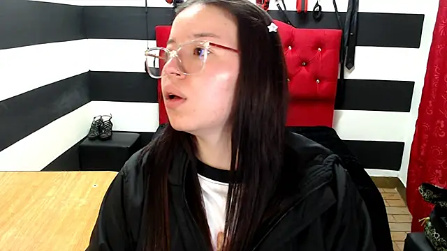 Snapshot of Marian_Ran chatting on February 2025 03:04:01 AM Marian Ran online show from February 2025 03:04:01 AM