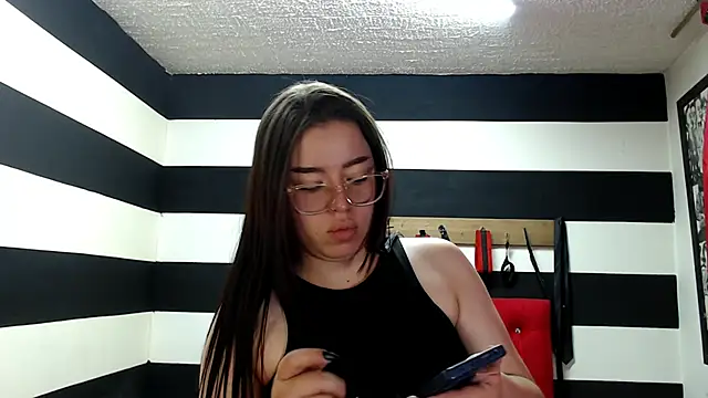 Snapshot of Marian_Ran chatting on February 2025 03:01:02 AM Marian Ran online show from February 2025 03:01:02 AM