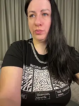 Evelinia online show from January 2025 01:41:02 PM