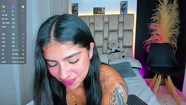 little sophie18 online show from April 2026 08:43:02 PM