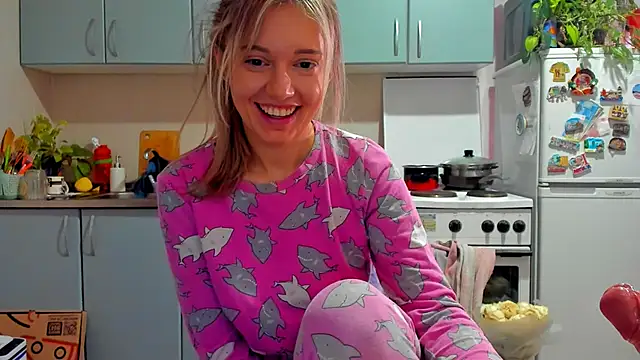 foxy blond online show from November 2025 12:38:01 PM