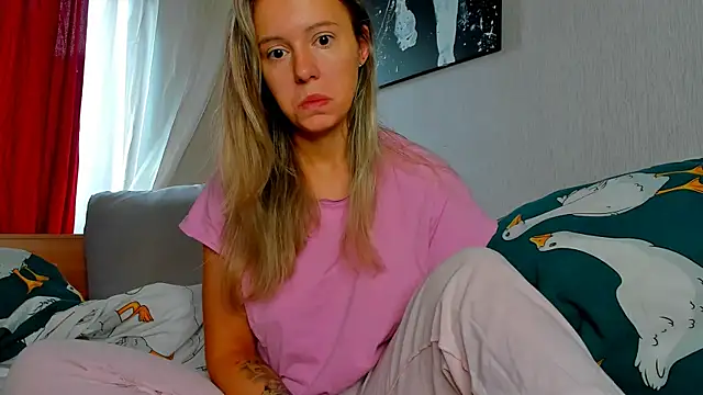 foxy blond online show from November 2025 06:33:02 AM