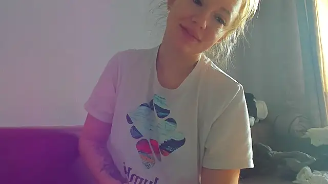 foxy blond online show from May 2026 12:15:01 AM