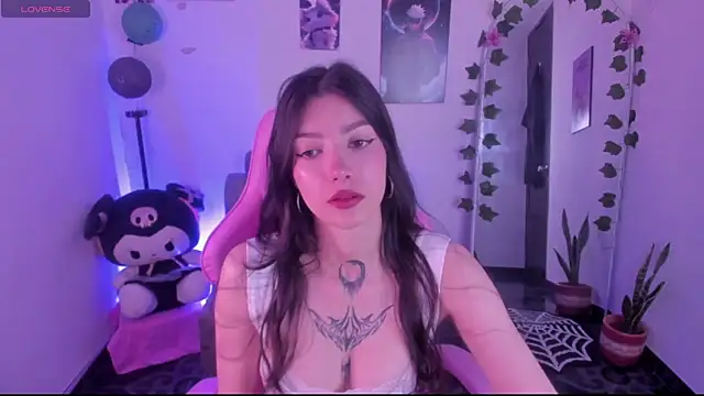 Snapshot of cami_mila9 chatting on October 2025 10:32:02 PM cami mila9 online show from October 2025 10:32:02 PM