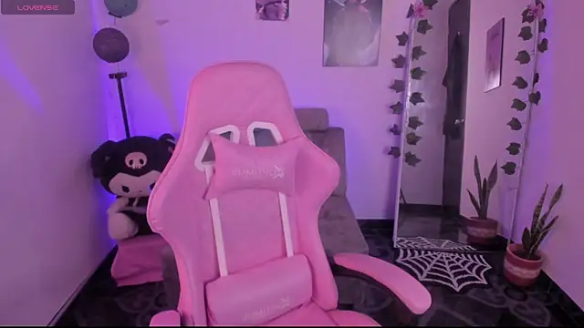 Snapshot of cami_mila9 chatting on October 2025 08:09:02 PM cami mila9 online show from October 2025 08:09:02 PM