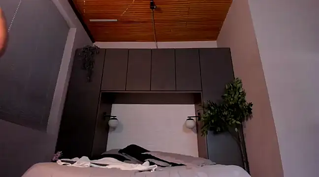 Ian Daviz online show from February 2025 10:51:02 PM