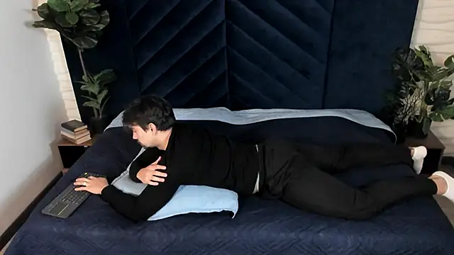 Ian Daviz online show from October 2025 12:06:01 PM