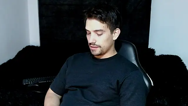 Snapshot of Ian_Daviz chatting on April 2026 12:43:02 AM Ian Daviz online show from April 2026 12:43:02 AM