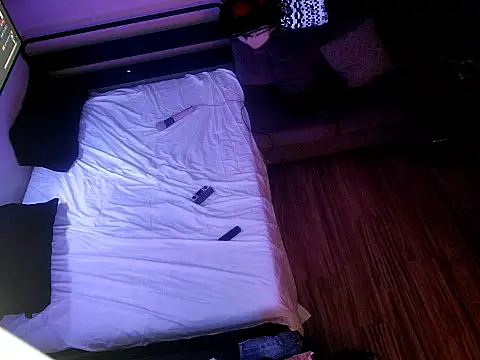 KRYZTALYNXXX online show from April 2026 03:58:01 PM