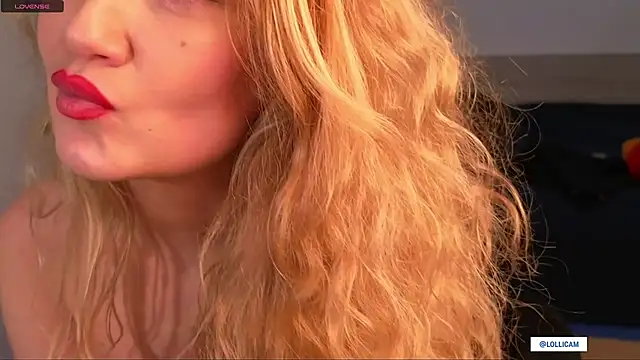 Snapshot of Lolli__Moon chatting on February 2025 04:46:01 PM Lolli Moon online show from February 2025 04:46:01 PM