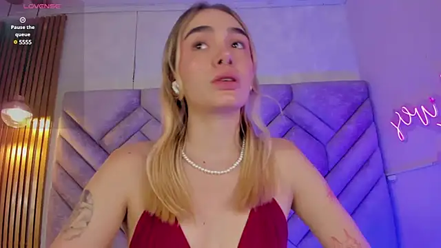 Lucy Vega online show from December 2024 05:55:02 PM