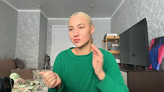 Snapshot of AnneBall chatting on February 2026 07:13:01 AM AnneBall online show from February 2026 07:13:01 AM