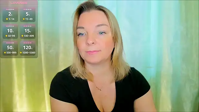 Snapshot of Regina__blue chatting on December 2024 12:11:01 PM Regina blue online show from December 2024 12:11:01 PM