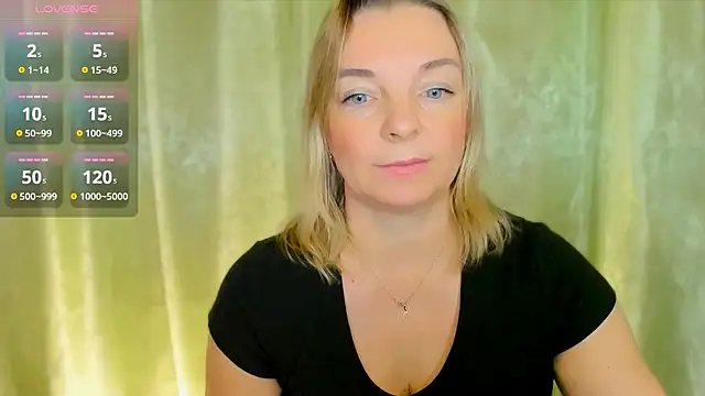 Snapshot of Regina__blue chatting on December 2024 03:17:01 PM Regina blue online show from December 2024 03:17:01 PM