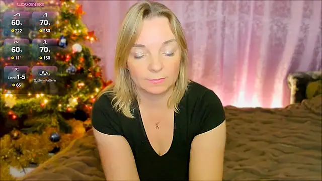 Snapshot of Regina__blue chatting on December 2024 06:56:02 PM Regina blue online show from December 2024 06:56:02 PM