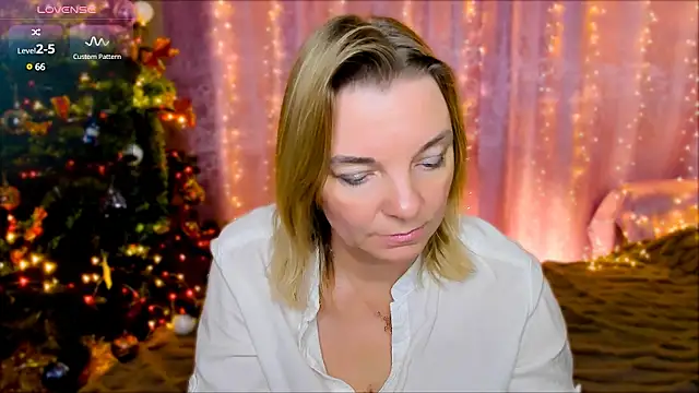 Snapshot of Regina__blue chatting on December 2024 07:27:02 PM Regina blue online show from December 2024 07:27:02 PM