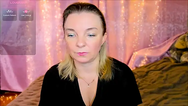 Snapshot of Regina__blue chatting on January 2025 05:10:01 PM Regina blue online show from January 2025 05:10:01 PM