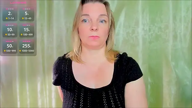 Snapshot of Regina__blue chatting on February 2025 10:14:02 PM Regina blue online show from February 2025 10:14:02 PM