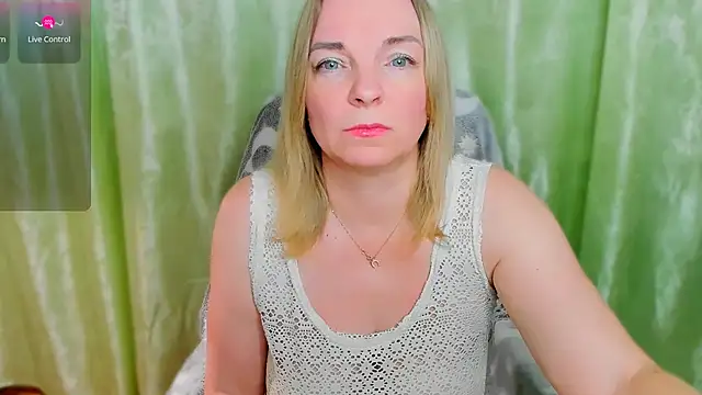 Snapshot of Regina__blue chatting on March 2025 08:55:01 PM Regina blue online show from March 2025 08:55:01 PM