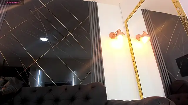 EvaaLovia1 online show from October 2025 01:25:02 PM