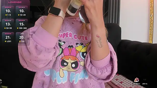 EvaaLovia1 online show from October 2025 01:23:04 PM