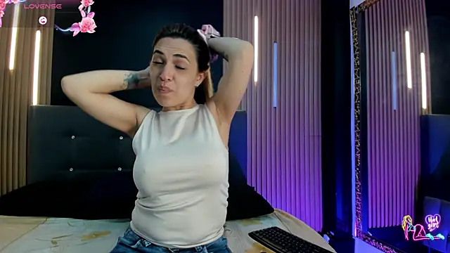 EvaaLovia1 online show from June 2026 01:37:02 PM