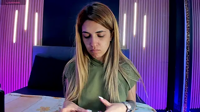 EvaaLovia1 online show from June 2026 03:03:01 PM