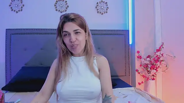 EvaaLovia1 online show from June 2026 01:52:01 PM