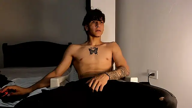 Snapshot of Snakebutterfly chatting on January 2025 07:52:02 AM Snakebutterfly online show from January 2025 07:52:02 AM