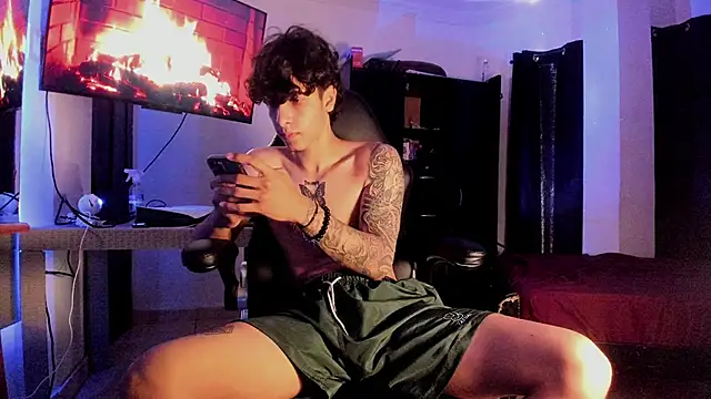 Snapshot of Snakebutterfly chatting on February 2025 03:14:01 PM Snakebutterfly online show from February 2025 03:14:01 PM