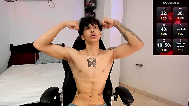 Snapshot of Snakebutterfly chatting on March 2025 06:32:01 AM Snakebutterfly online show from March 2025 06:32:01 AM