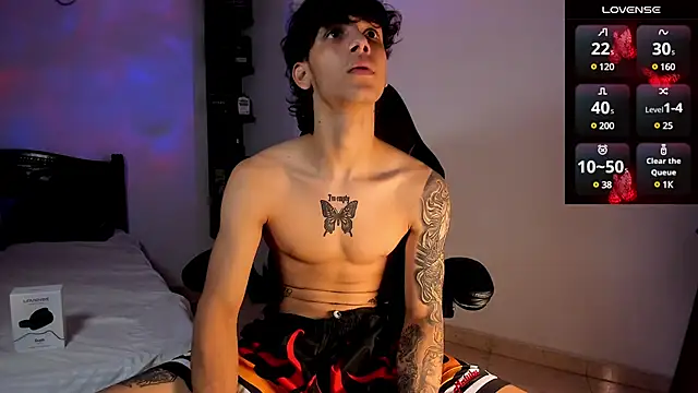 Snapshot of Snakebutterfly chatting on March 2025 07:20:02 AM Snakebutterfly online show from March 2025 07:20:02 AM