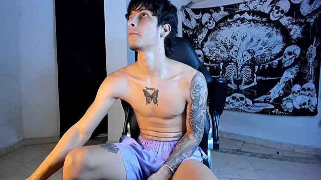 Snapshot of Snakebutterfly chatting on February 2026 07:06:01 AM Snakebutterfly online show from February 2026 07:06:01 AM