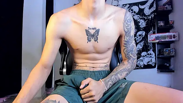 Snapshot of Snakebutterfly chatting on March 2026 03:18:01 PM Snakebutterfly online show from March 2026 03:18:01 PM