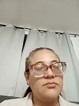 skarleth001 online show from July 2026 04:42:02 AM
