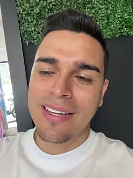 Snapshot of Axel_Big_cock chatting on January 2025 08:42:01 PM Axel Big cock online show from January 2025 08:42:01 PM